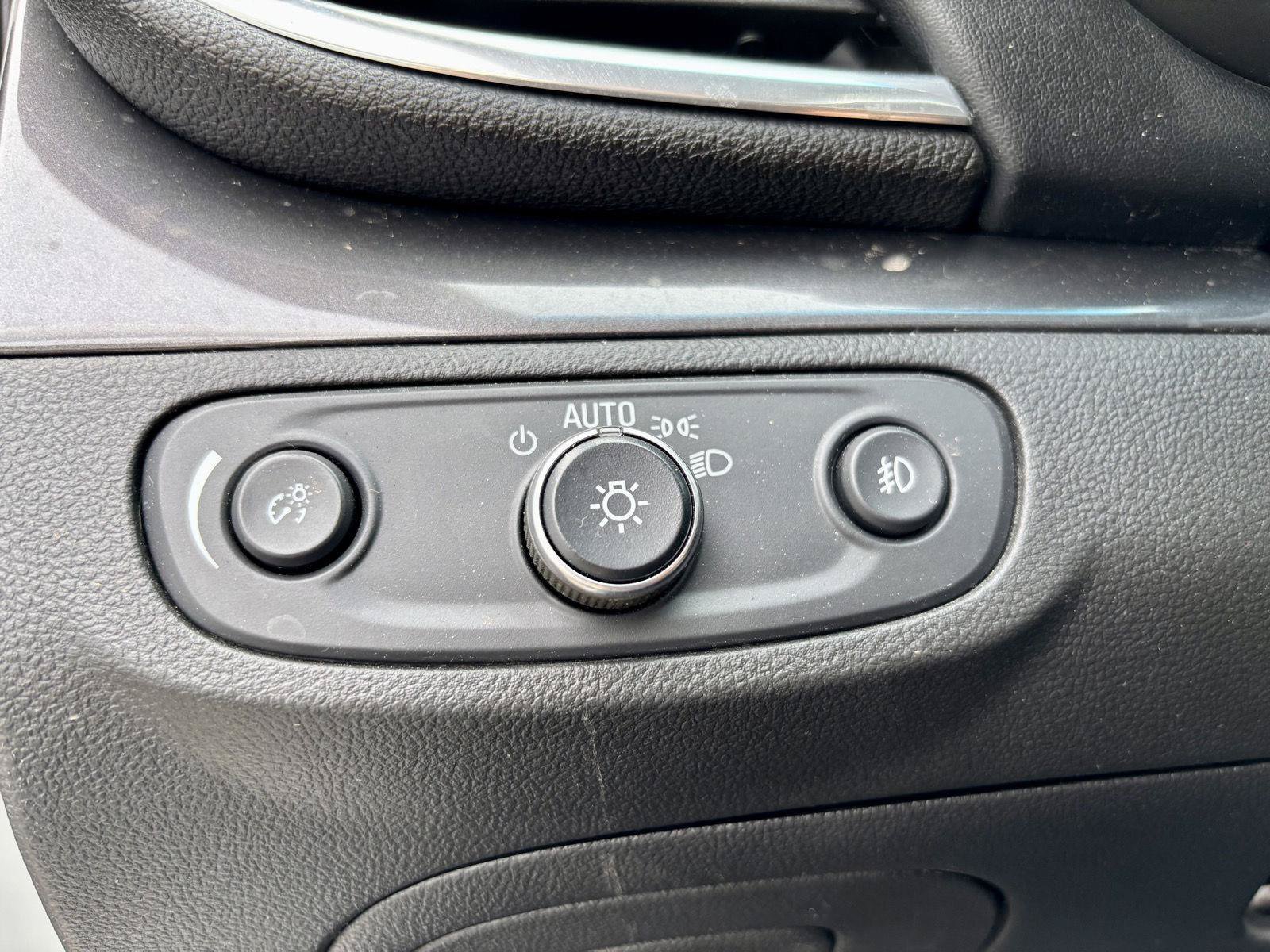 Used 2020 Buick Encore Essence AWD/4WD image 21