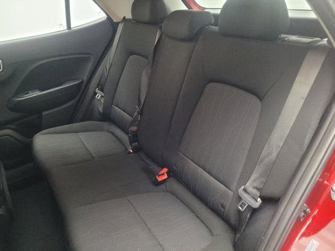 Used 2024 Hyundai Venue SE image 18