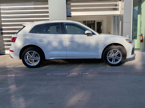 Used 2024 Audi Q5 e Premium Plus w/ Premium Plus Package image 11
