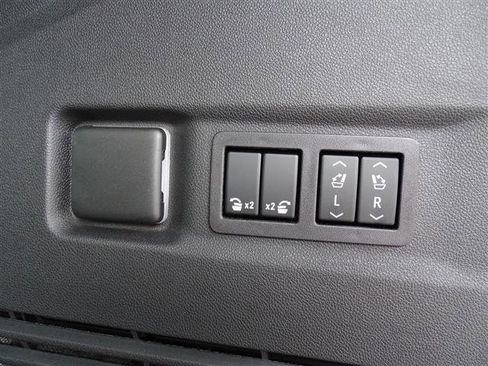 Used 2023 GMC Yukon XL AT4 image 14