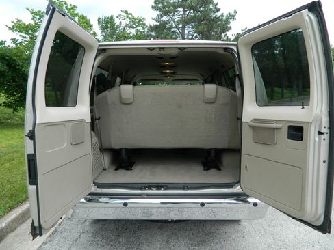 Used 2008 Ford E-350 and Econoline 350 XLT RWD image 9