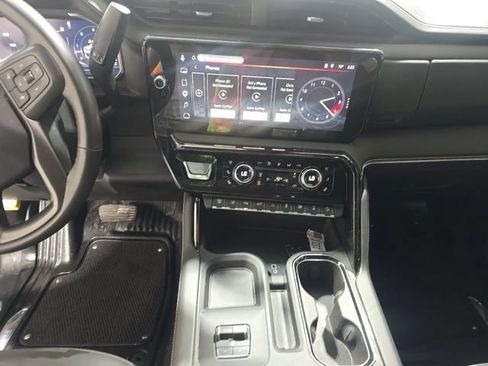 Used 2025 GMC Sierra 2500 AT4X AWD/4WD image 9