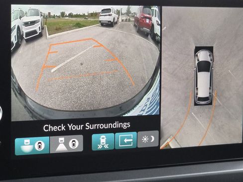 Used 2025 Honda Pilot TrailSport image 4