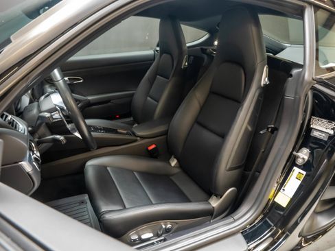 Certified 2018 Porsche 718 Cayman RWD image 5