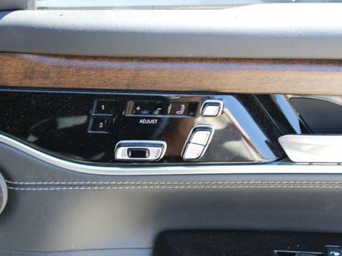 Used 2022 Jeep Grand Wagoneer Series II w/ Premium Group II AWD/4WD image 15
