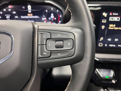 Used 2025 GMC Sierra 2500 AT4 w/ AT4 Premium Plus Package image 18