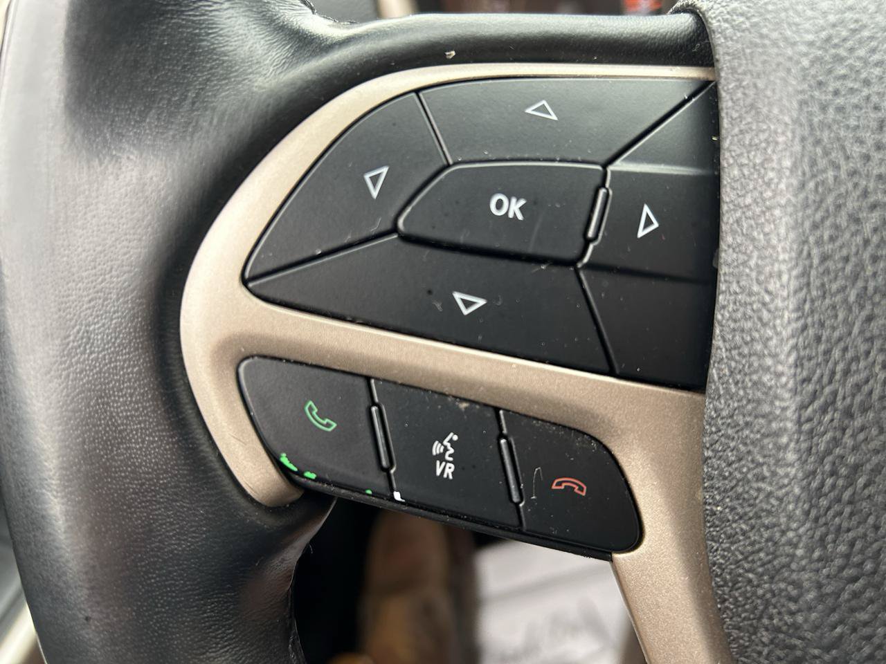 Used 2018 Jeep Cherokee Limited w/ Technology Group AWD/4WD image 19