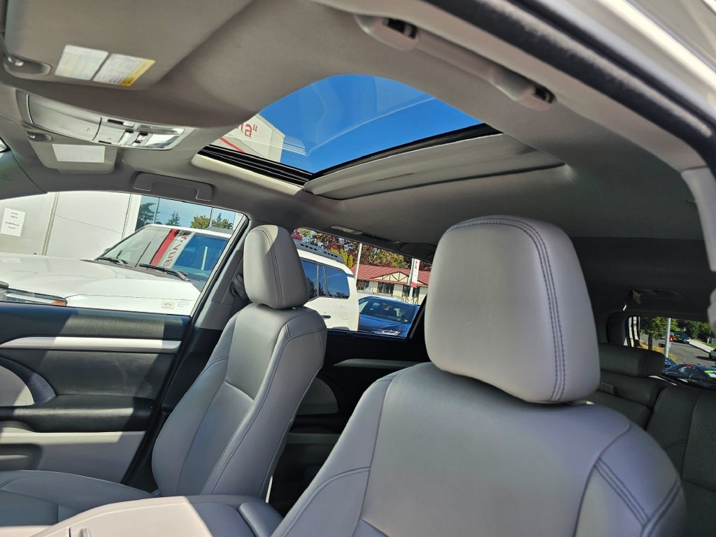 Used 2018 Toyota Highlander XLE AWD/4WD image 22