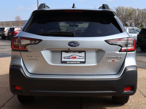 Used 2025 Subaru Outback Premium image 5