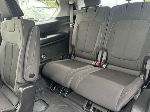 Used 2023 Jeep Grand Cherokee L Laredo image 17