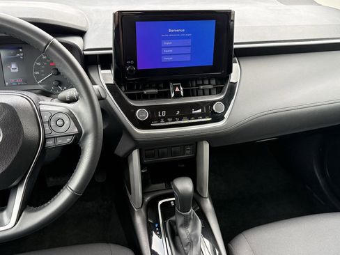Used 2025 Toyota Corolla Cross LE image 17