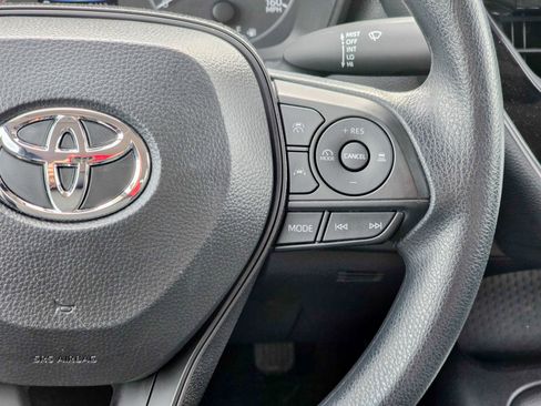 Used 2025 Toyota Corolla LE image 36