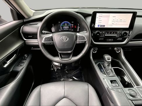 Used 2025 Toyota Grand Highlander AWD image 10