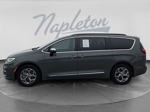 Used 2023 Chrysler Pacifica Limited FWD image 4