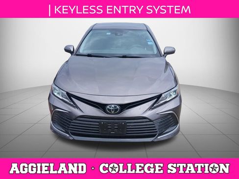 Used 2022 Toyota Camry LE FWD image 5