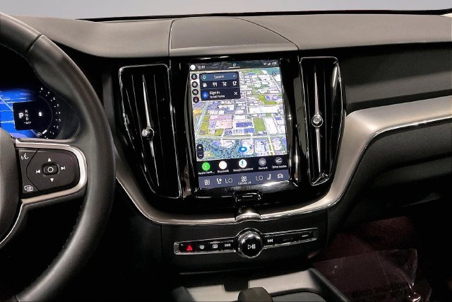 Certified 2025 Volvo XC60 B5 Core w/ Climate Package AWD/4WD image 9