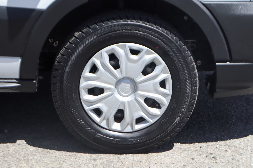 Used 2022 Ford E-Transit Medium Roof RWD image 40