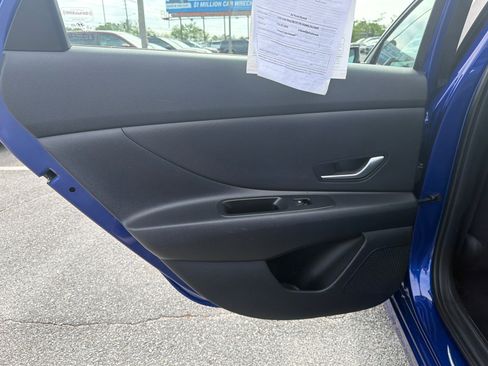 Used 2023 Hyundai Elantra SEL image 21