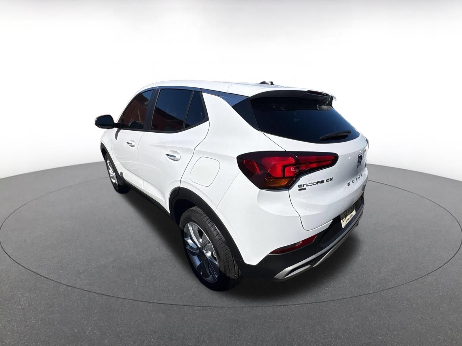 Used 2025 Buick Encore GX Preferred AWD/4WD image 3