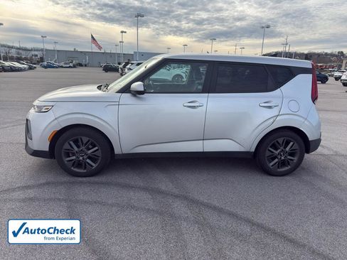 Certified 2021 Kia Soul S image 2