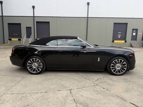 Used 2018 Rolls-Royce Dawn RWD image 8