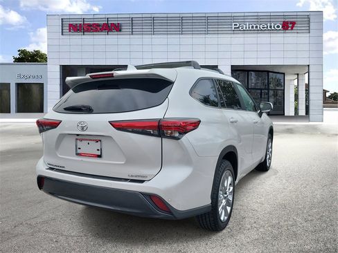 Used 2023 Toyota Highlander Limited image 6