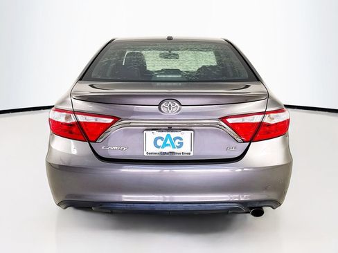 Used 2017 Toyota Camry SE w/ Moonroof Package FWD image 7