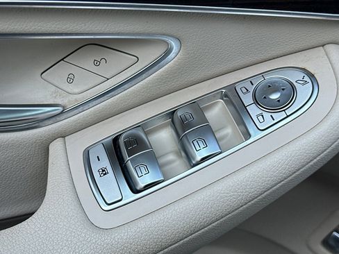 Used 2018 Mercedes-Benz GLC 300 4MATIC image 13