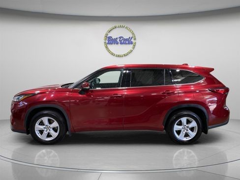 Used 2020 Toyota Highlander LE AWD/4WD image 2
