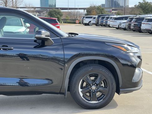 Used 2023 Toyota Highlander L image 12