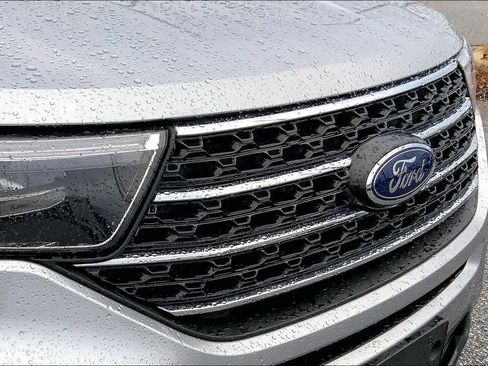 Certified 2023 Ford Explorer XLT image 28