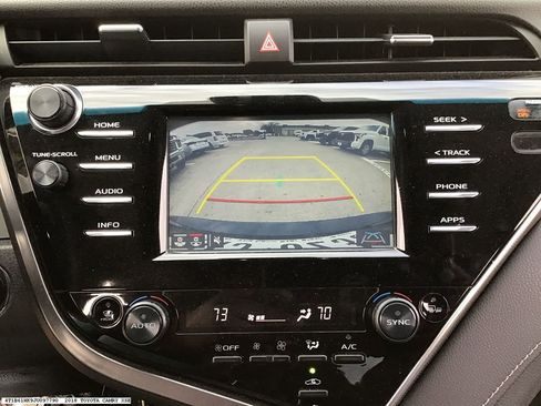 Used 2018 Toyota Camry XSE image 9