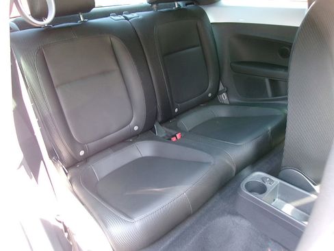 Used 2012 Volkswagen Beetle 2.5 image 9