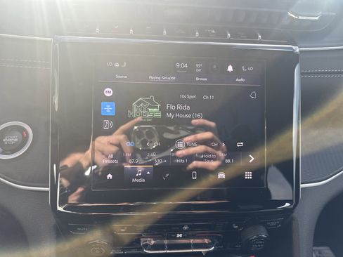 New 2025 Jeep Grand Cherokee Altitude image 25