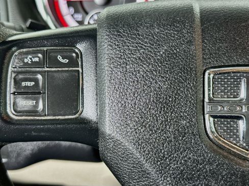 Used 2018 Dodge Grand Caravan SE w/ UConnect Hands-Free Group FWD image 11