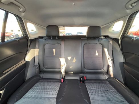 Used 2025 Chevrolet Trax LT w/ LT Convenience Package FWD image 37