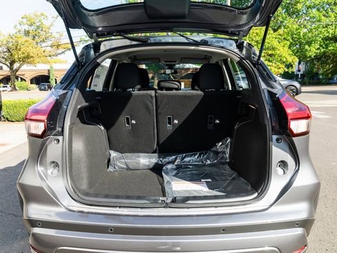 New 2025 Nissan Kicks Play S image 7