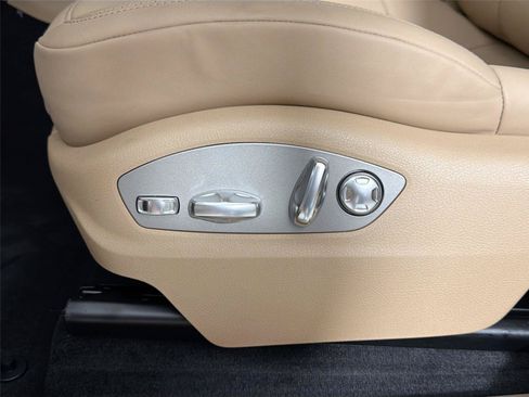 Certified 2026 Porsche Macan AWD/4WD image 32