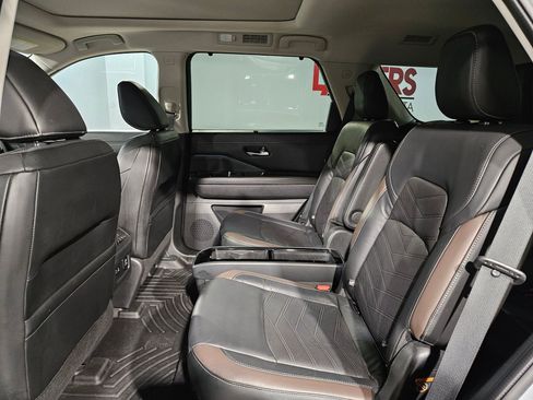 Used 2022 Nissan Pathfinder Platinum w/ Lighting Package (N93) image 36