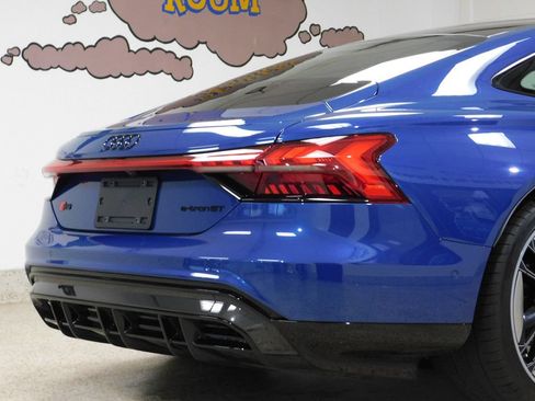 Used 2022 Audi RS e-tron GT AWD/4WD image 89