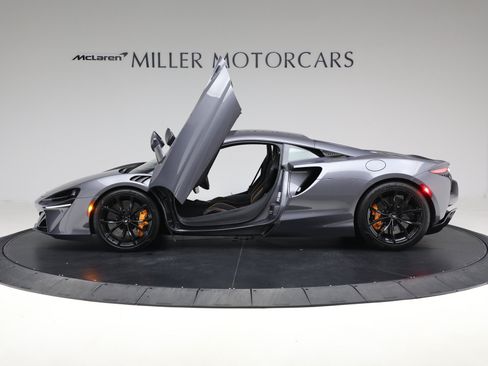 Used 2024 McLaren Artura RWD image 15