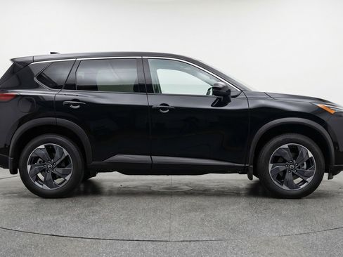 Used 2025 Nissan Rogue SV FWD image 11
