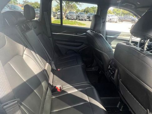 Used 2025 Jeep Grand Cherokee Limited w/ Trailer Tow Package image 11