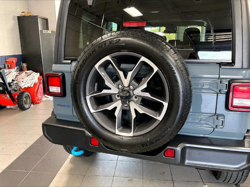 Used 2024 Jeep Wrangler Unlimited w/ Convenience Group AWD/4WD image 28