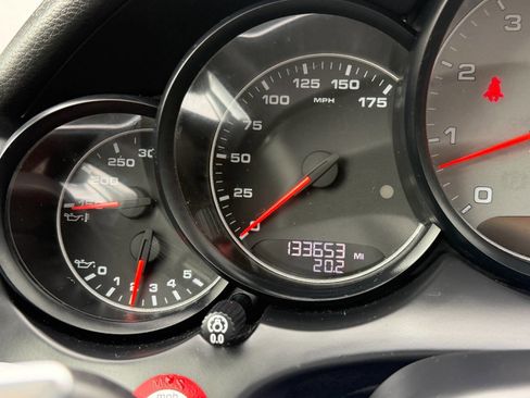 Used 2015 Porsche Cayenne S image 61