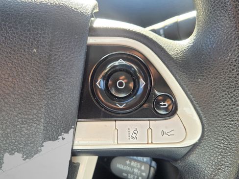 Used 2018 Toyota Prius Four image 27