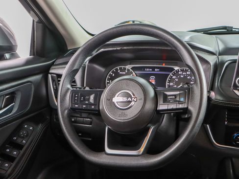 Used 2024 Nissan Rogue SV image 12