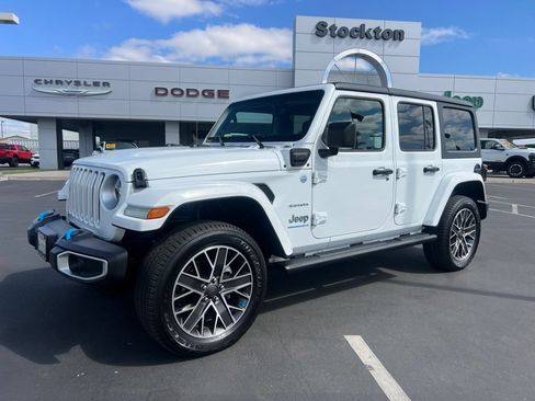 Used 2023 Jeep Wrangler Unlimited Sahara AWD/4WD image 1
