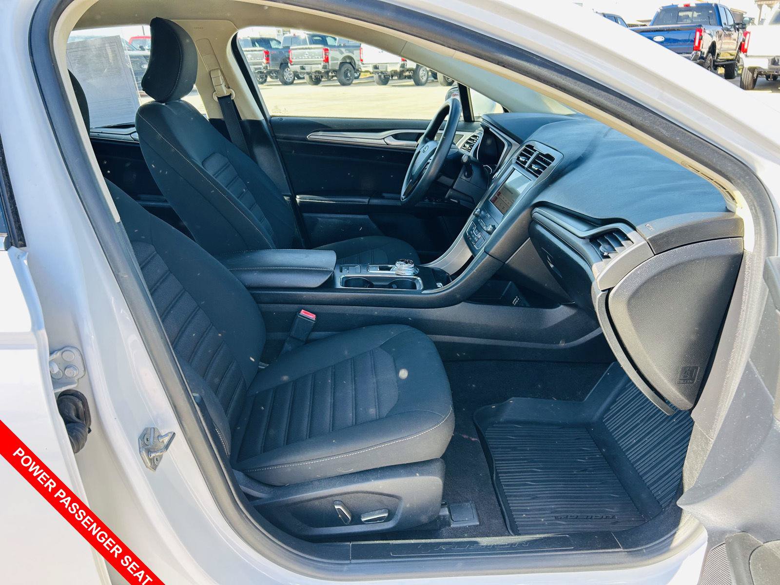 Used 2019 Ford Fusion SE FWD image 28