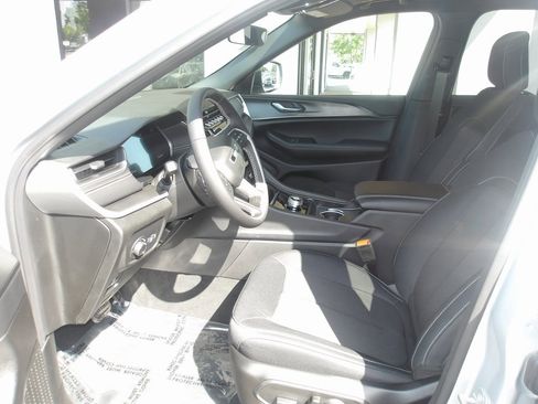 New 2025 Jeep Grand Cherokee L Laredo w/ Trailer Tow Package image 12